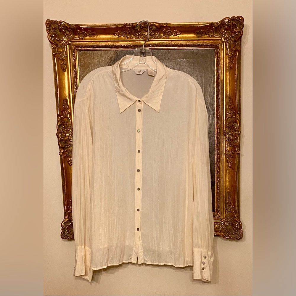 J Jill 100% Silk Classic Top w Mother of Pearl Buttons